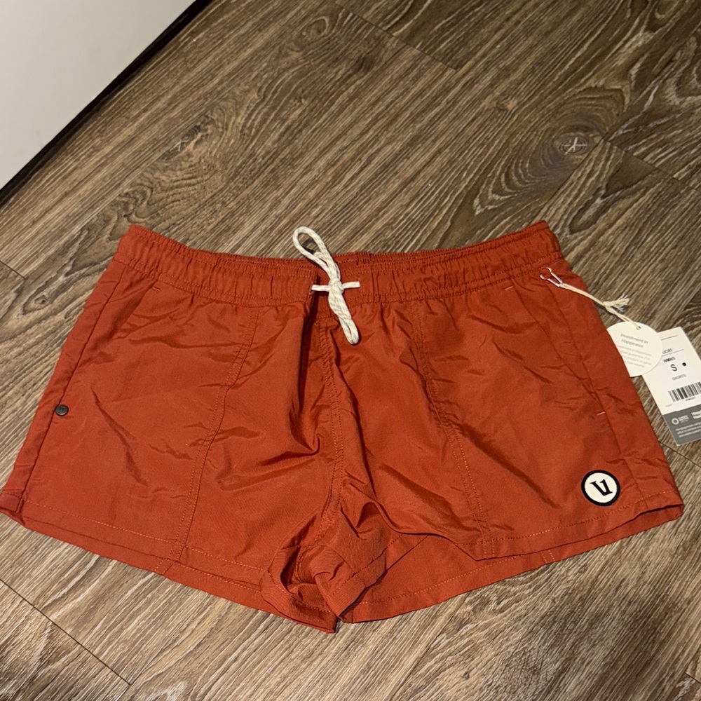 Vuori shorts NWT